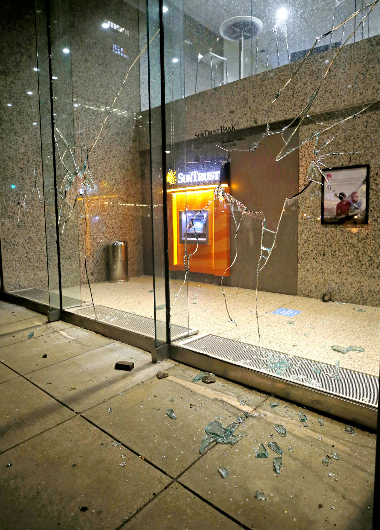 20200812_MET_VANDALISM_AWE06